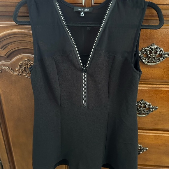 New look black zippered sleeveless top. - Picture 4 of 9